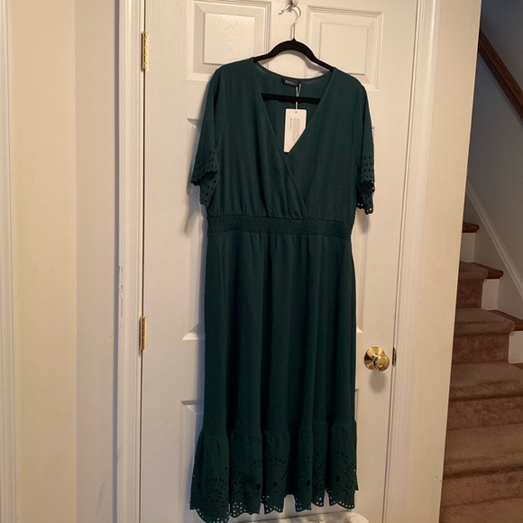 BloomChic Dresses & Skirts - Brand New BloomChic Emerald Dress…size 14-16